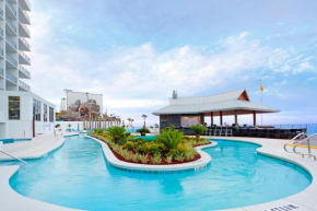 Holiday Inn Express & Suites Panama City Beach Beachfront by IHG